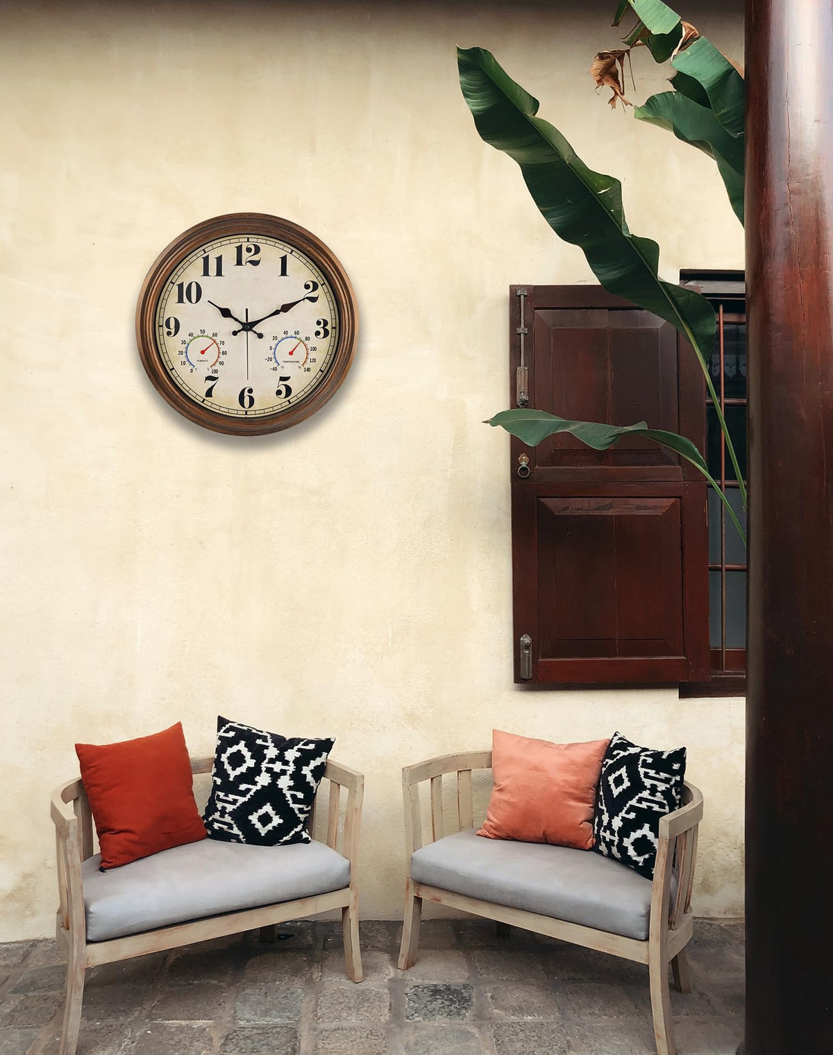 45MinST hygrometer display indicates humidity for comfortable living spaces