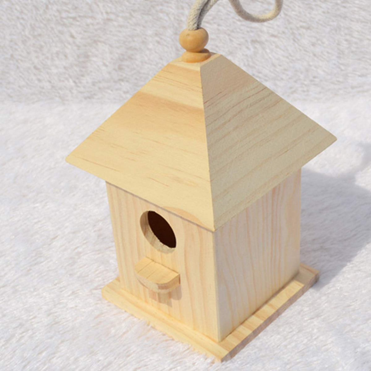 Acronde birdhouse base dimensions 4.9x4.9x7.9 inches, compact and easy to place.