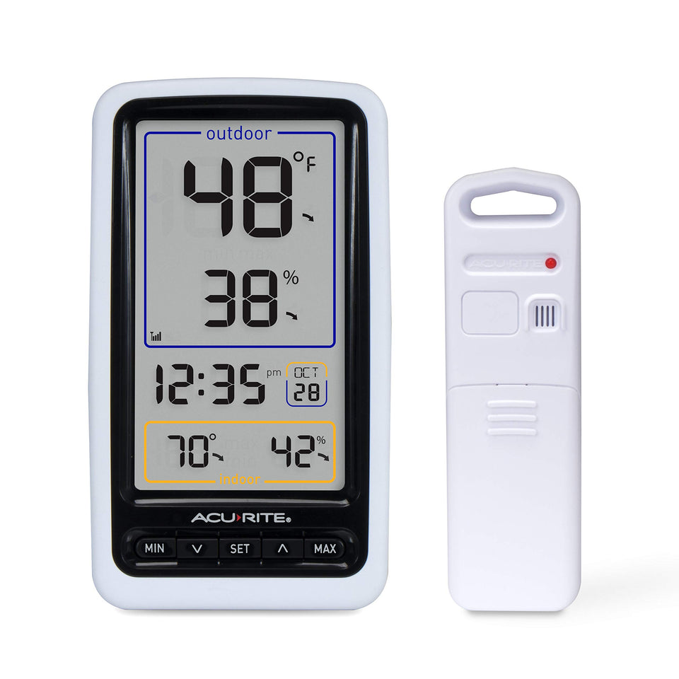 AcuRite 01136M indoor display clearly shows current temperature and humidity for home comfort.