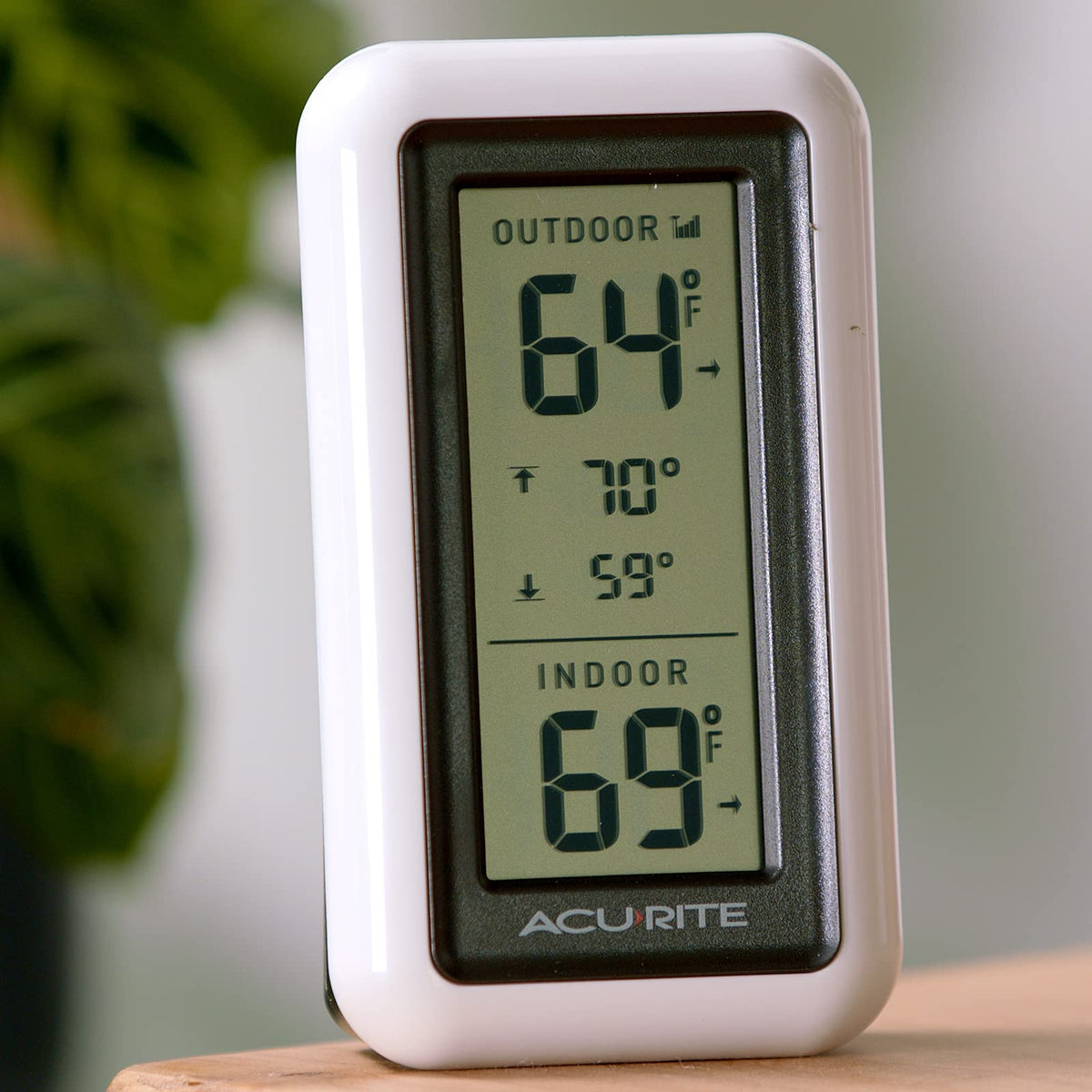AcuRite 30-second data updates keep readings fresh.