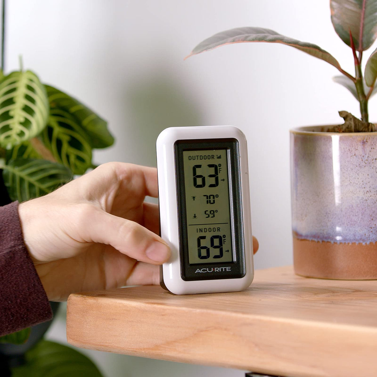 AcuRite unit supports tabletop or wall mounting for flexible placement.