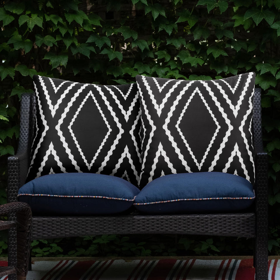 Adabana outdoor waterproof pillow cover 18x18 protects cushions from rain and splashes