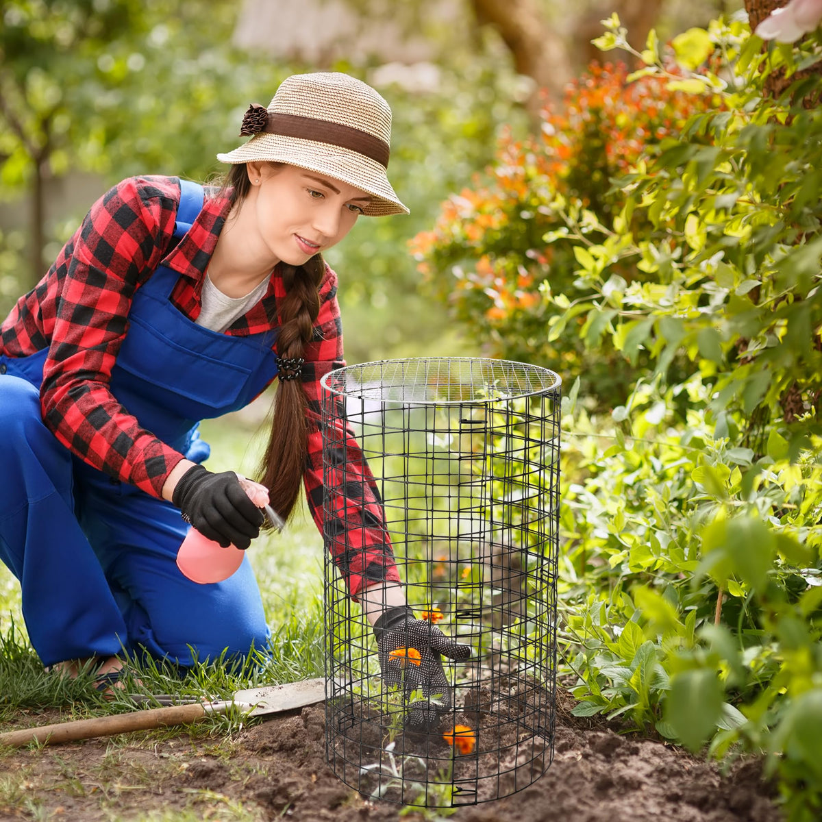 Adnee cages guard flowers and vegetables from animals while protecting seeds.