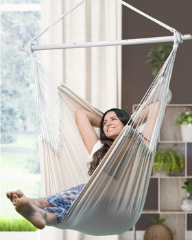 ADVOKAIR steel spreader bar ensures sturdy support during relaxed swings.