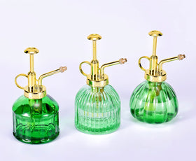 Aebor plant mister includes a pump for easy spray.