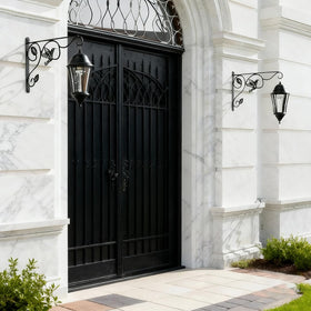 Aftermat compatible with lanterns and signs for versatile porch displays.