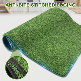 aHeemo grass pad with drainage holes ensures fast drainage and floors stay dry.