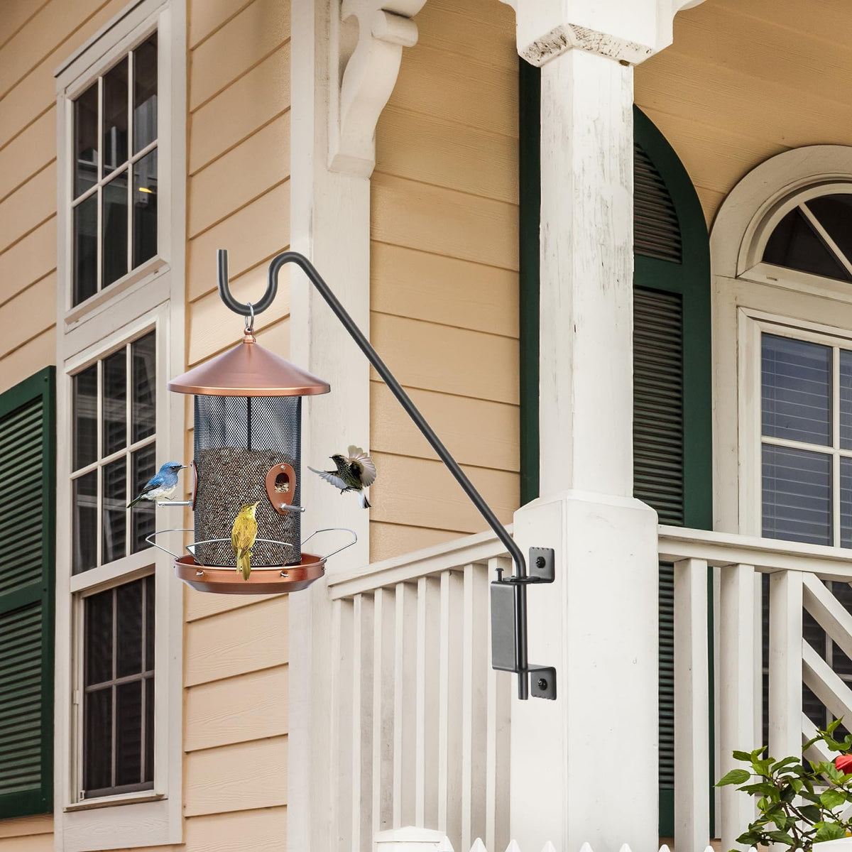 AILIN YELOKIE plant hanger stays steady in wind while showcasing blooms.