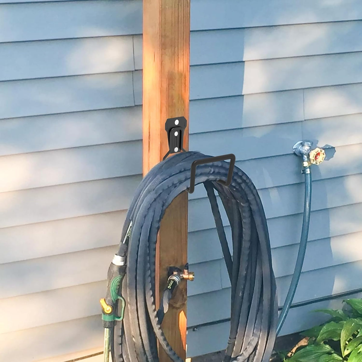 AinDen backyard organization tool helps reduce clutter and kinks.