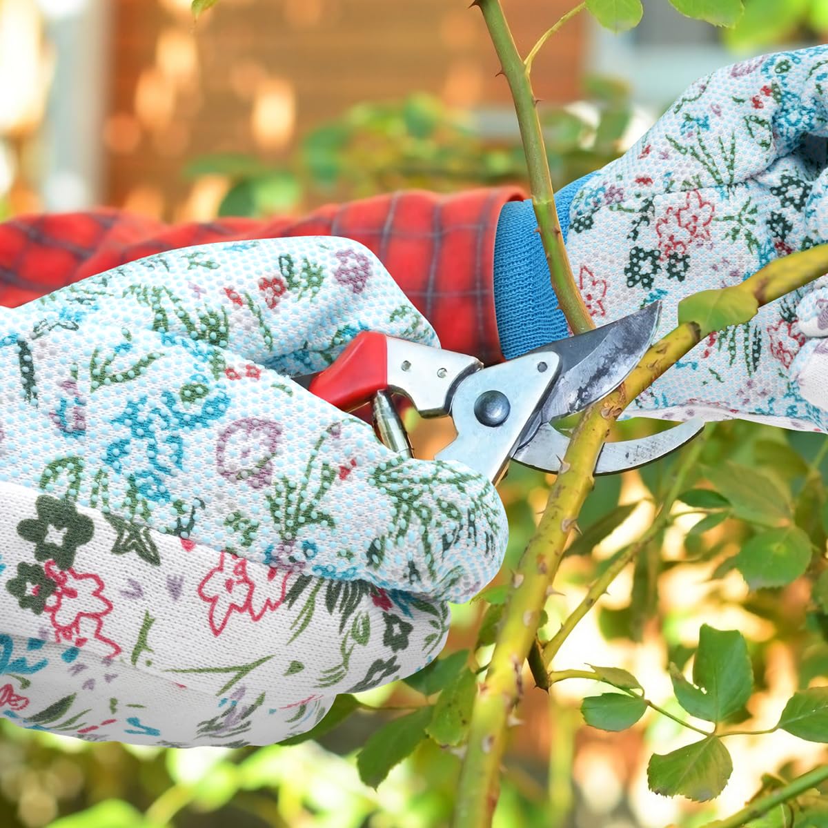 Ainiv packaging highlights gift-ready floral gloves set.