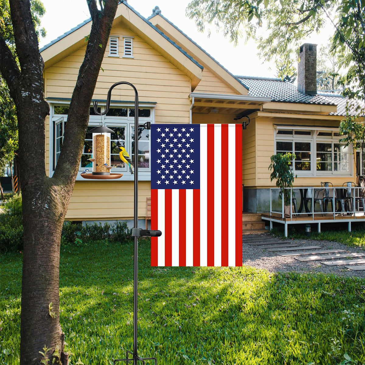 Akeydeco tiger clip keeps flags secure during gusts