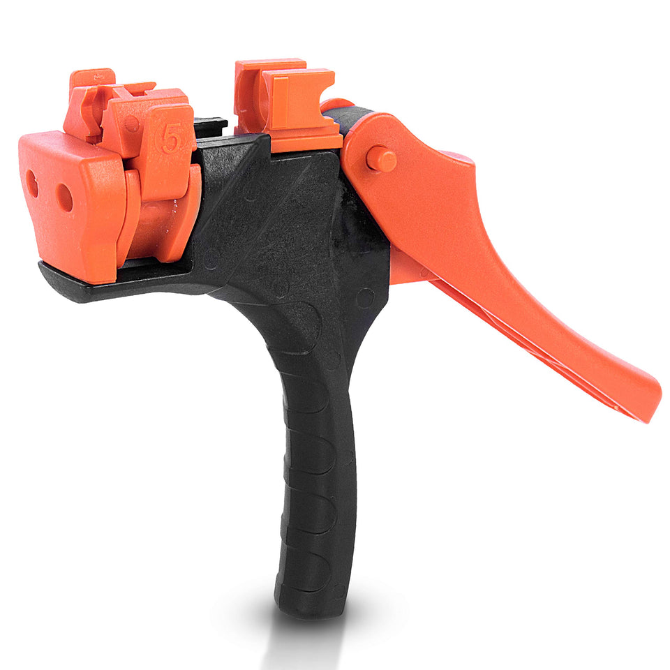 AL-MAGOR Talli Grip tool in insertion action for 5mm and 7mm drip pipes