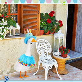 Aliceset Patio Goose Decor Ensemble enhances yard party ambiance