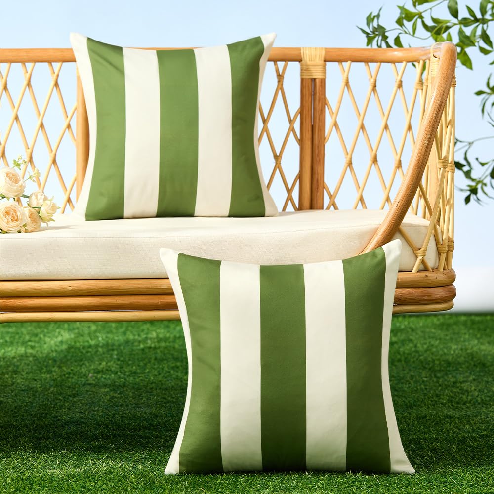 Allorry hidden-zipper design offers a clean look and easy cushion insertion