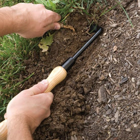A.M. Leonard Cape Cod Weeder handle detail highlights weather-resistant hardwood grip.