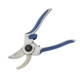 Amazon Basics bypass pruning shears blade close-up shows durable stainless steel for clean cuts