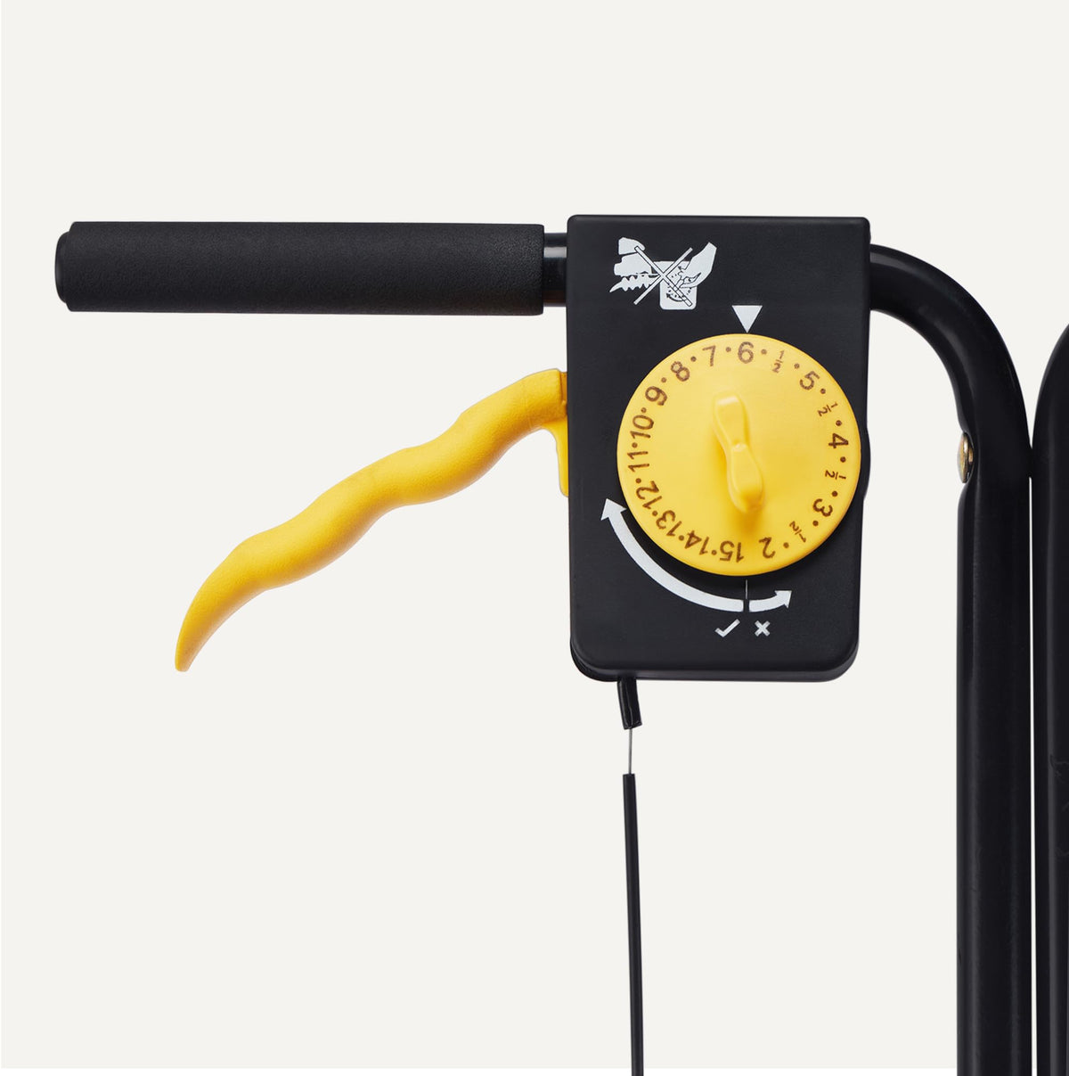 Amazon Basics fertilizer spreader gear system close-up highlighting smooth adjustment