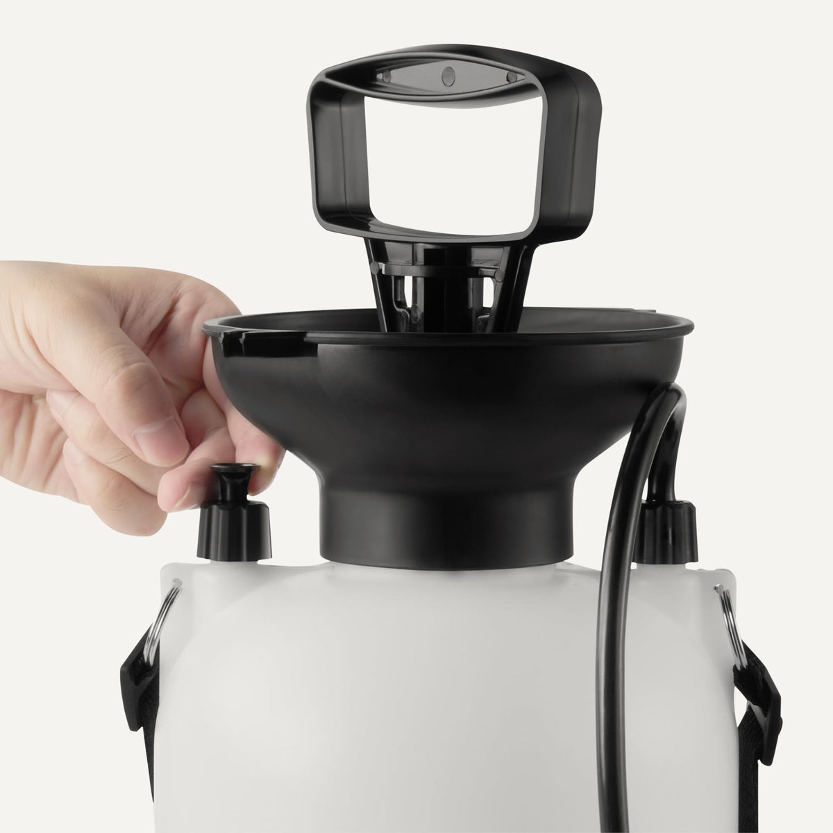 Amazon Basics sprayer thumb trigger offers comfortable control for extended spraying sessions.