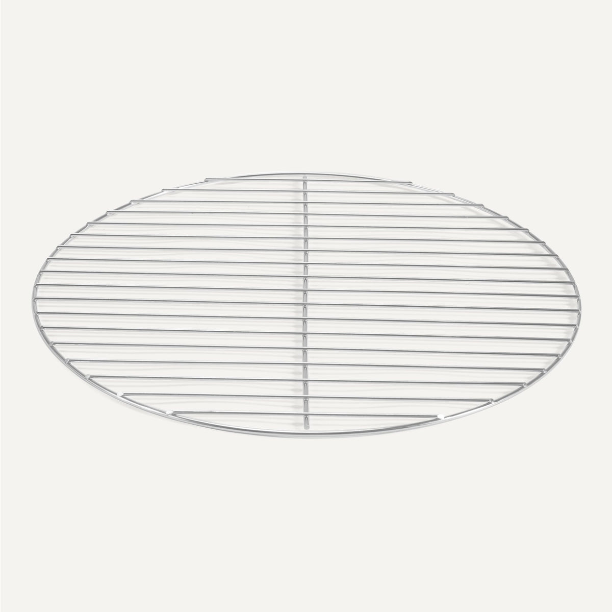 Illustration showing compatibility for Amazon Basics round grill grate with 17-inch smokers
