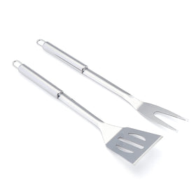 Amazon Basics stainless steel handles provide a sturdy, comfortable grip during grilling.
