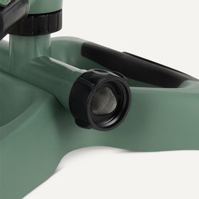 Amazon Basics sprinkler hose connection area uses a leak-free gasket with 3/4-inch NH thread.