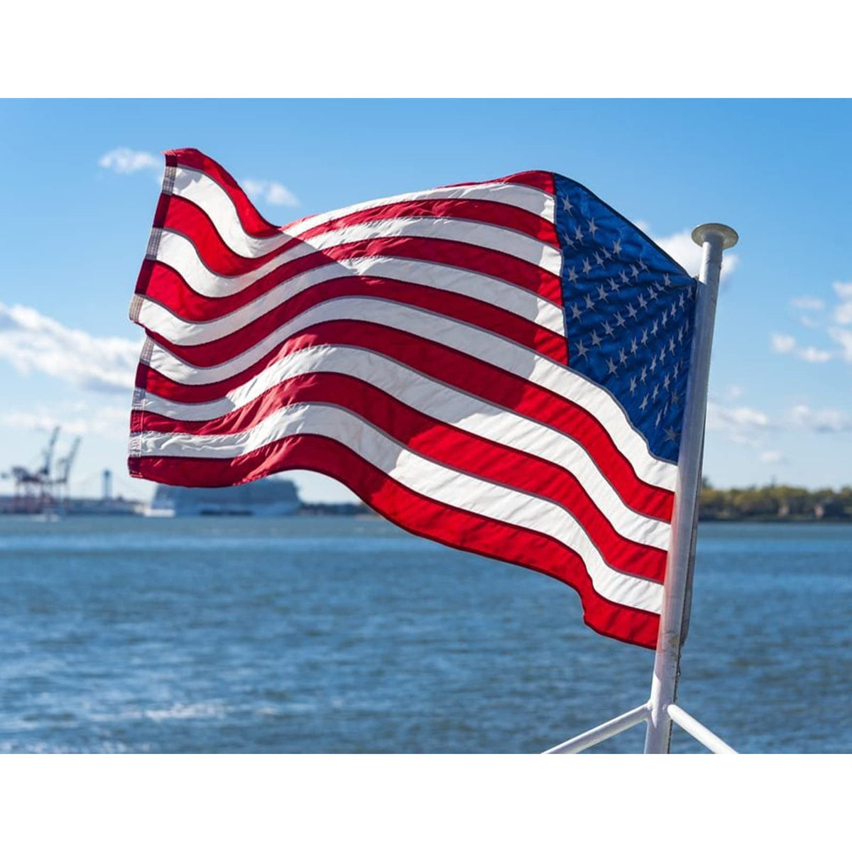 AMZFLAG flag maintains brilliant color in sunlight for boating adventures.