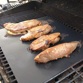 Aoocan oil-proof grill mat prevents oil and juices from seeping under grates