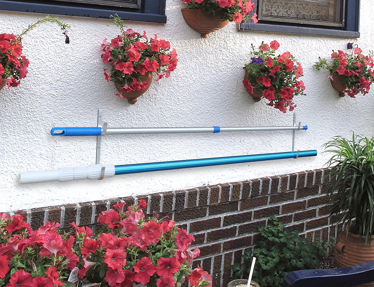 Aquatix Pro aluminium hangers close-up showing sturdy construction.