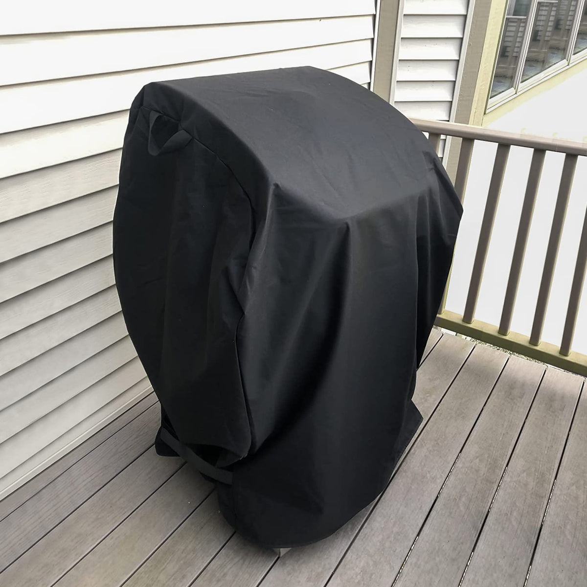 Arcedo wind-tight design keeps the cover in place during gusts.