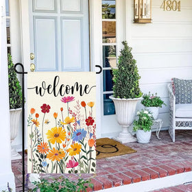 ARGOOFG Daisy yard flag enhances outdoor decor with easy setup.