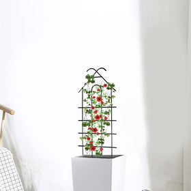 ARIFARO durable metal trellis withstands outdoor conditions.