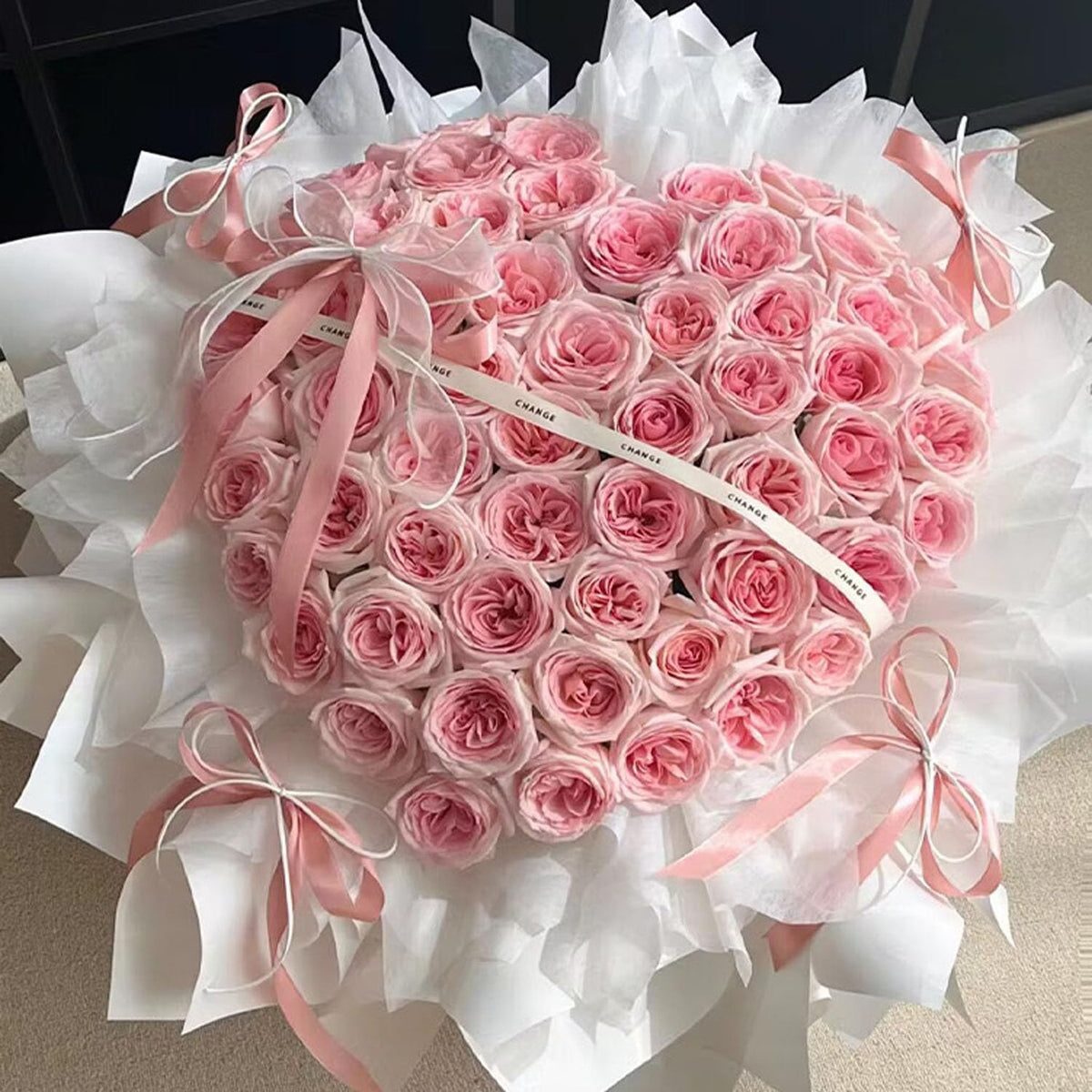 ArrErr six-set heart flower arranger for versatile display options.