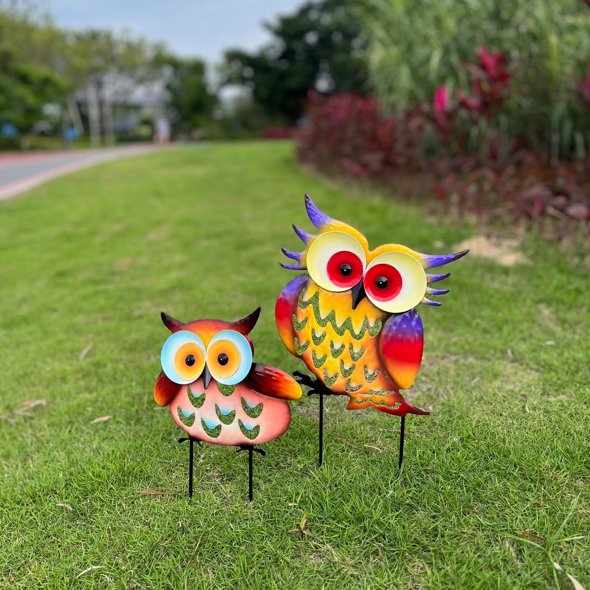 ARTCOS easy-install owl stake with ground stakes included.
