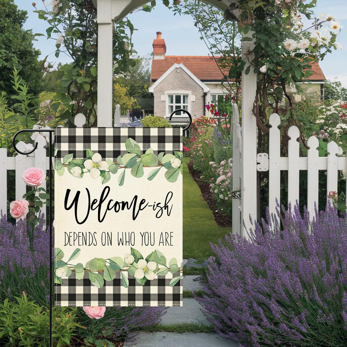 Artofy weatherproof burlap flag withstands outdoor use in all seasons.
