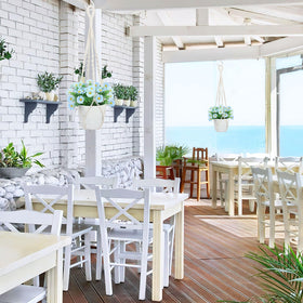 Augshy patio balcony setup provides space-saving greenery