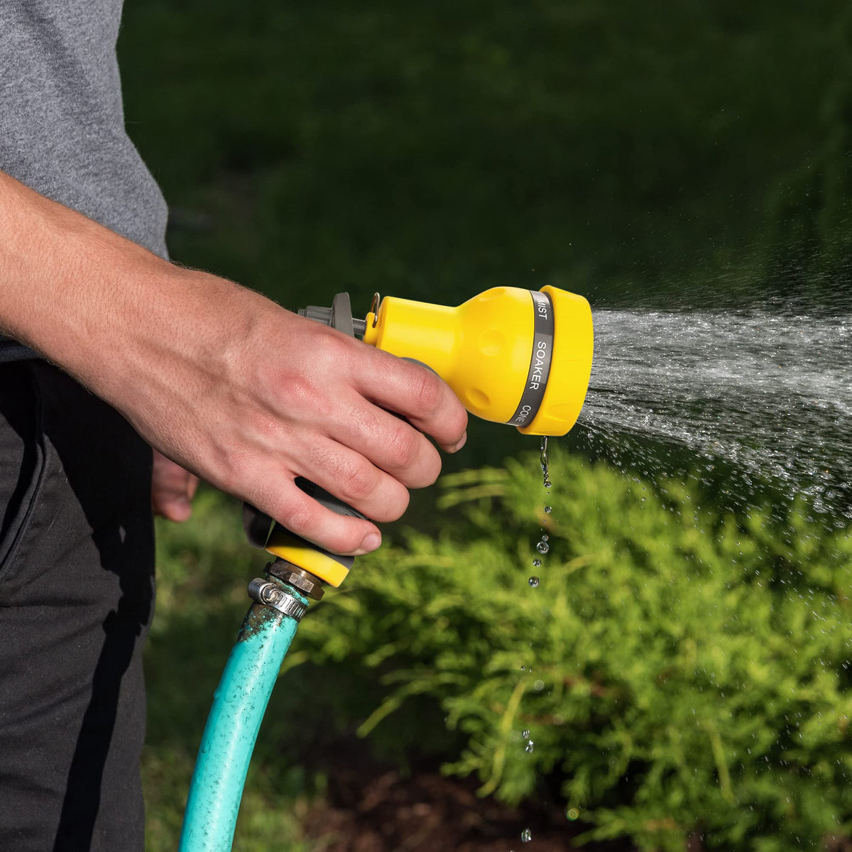 Lock bar design on AUTOMAN nozzle for hands-free water flow