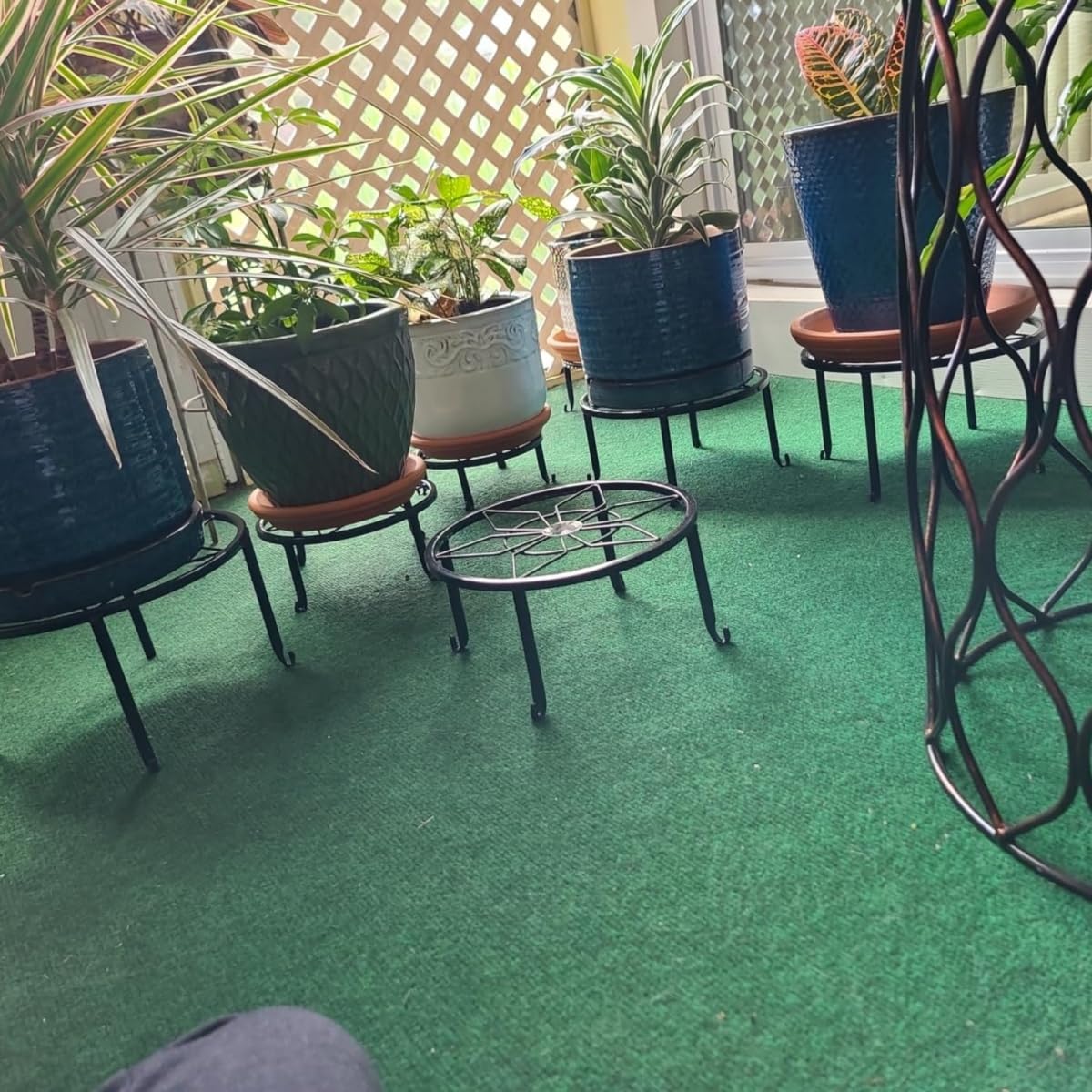 Autopromake indoor-outdoor display helps versatile plant arrangements