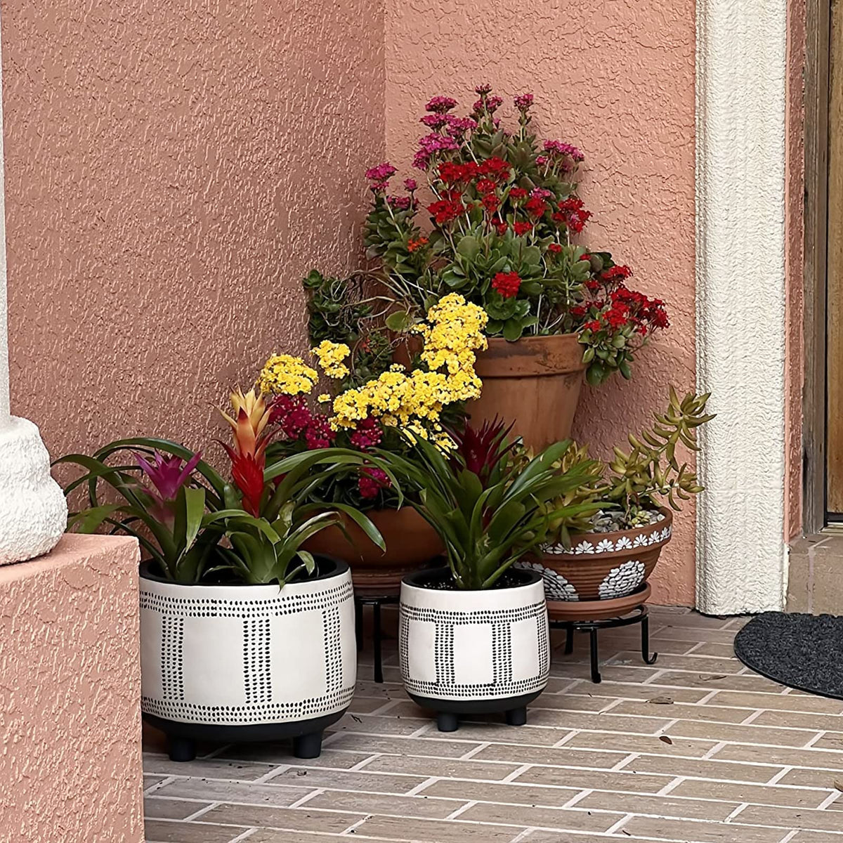 Autopromake thick curved legs protect floors while stabilizing pots