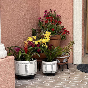 Autopromake thick curved legs protect floors while stabilizing pots