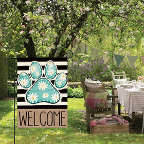 AVOIN colorlife sleeve-hanging flag for easy porch display.