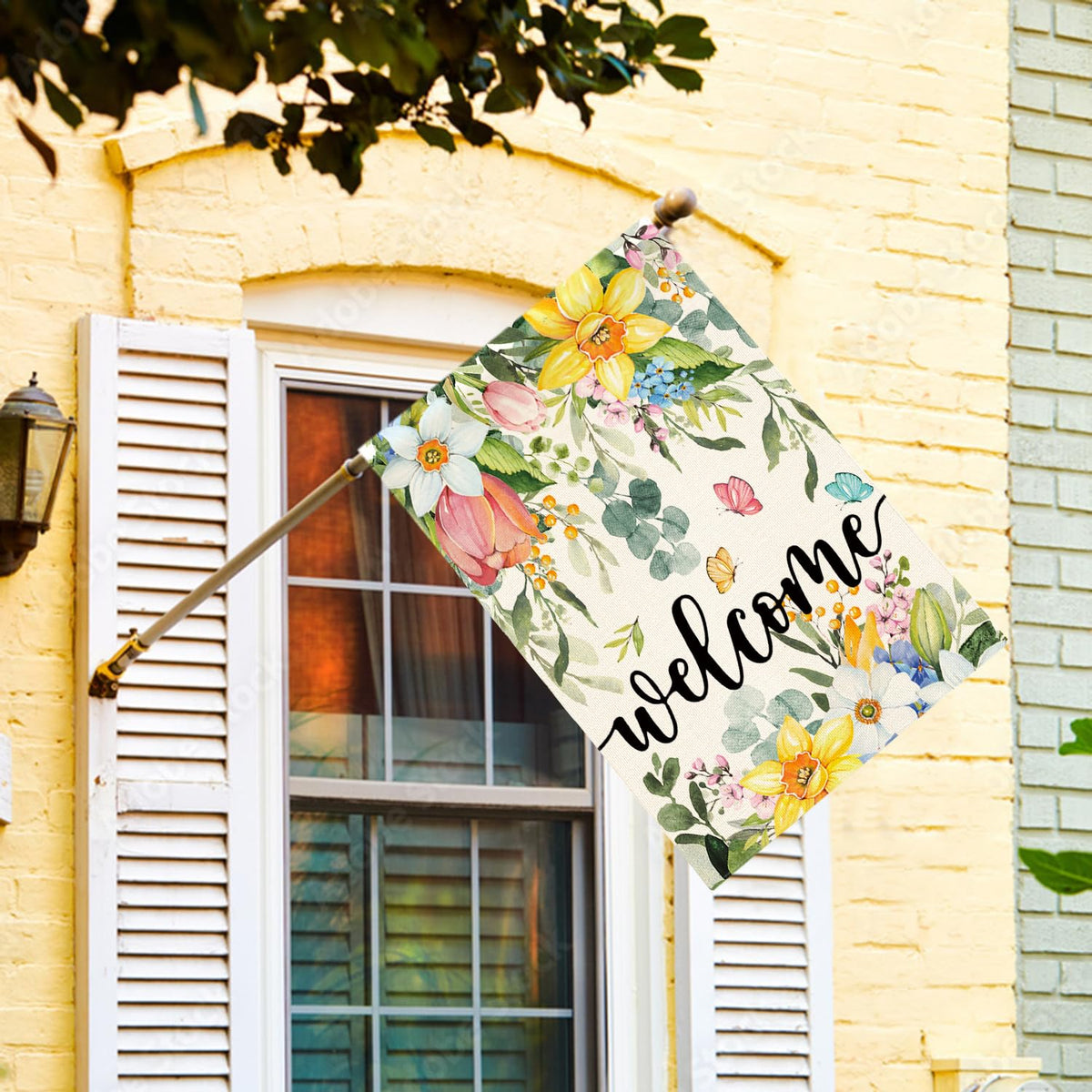 AVOIN colorlife Durable outdoor flag in weather-resistant polyester for patios.