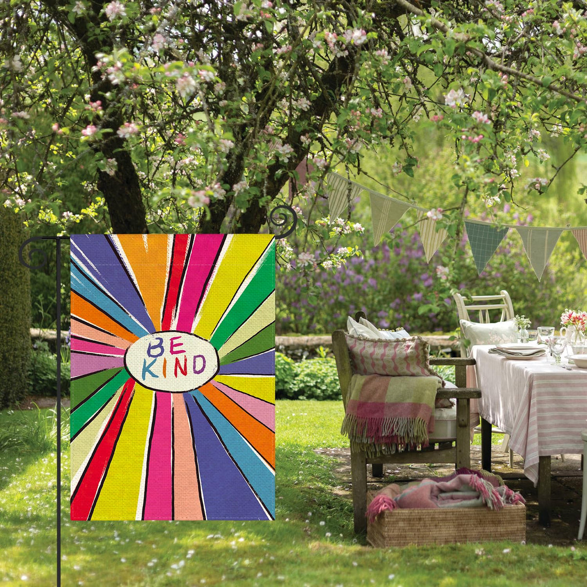 AVOIN colorlife Easy-install flag fits standard flag poles for quick hanging