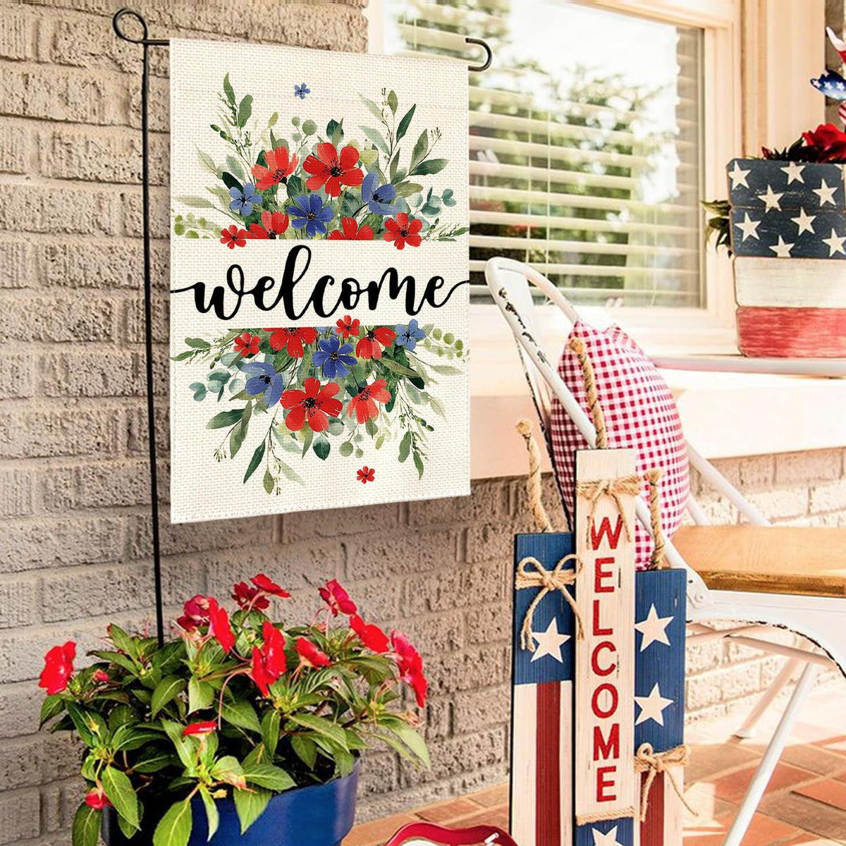 AVOIN colorlife machine-washable polyester flag for outdoor use.