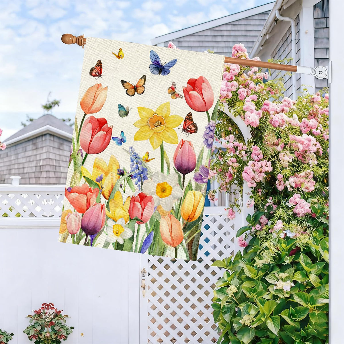 Baccessor Tulip flag close-up highlights burlap texture and colorfast design