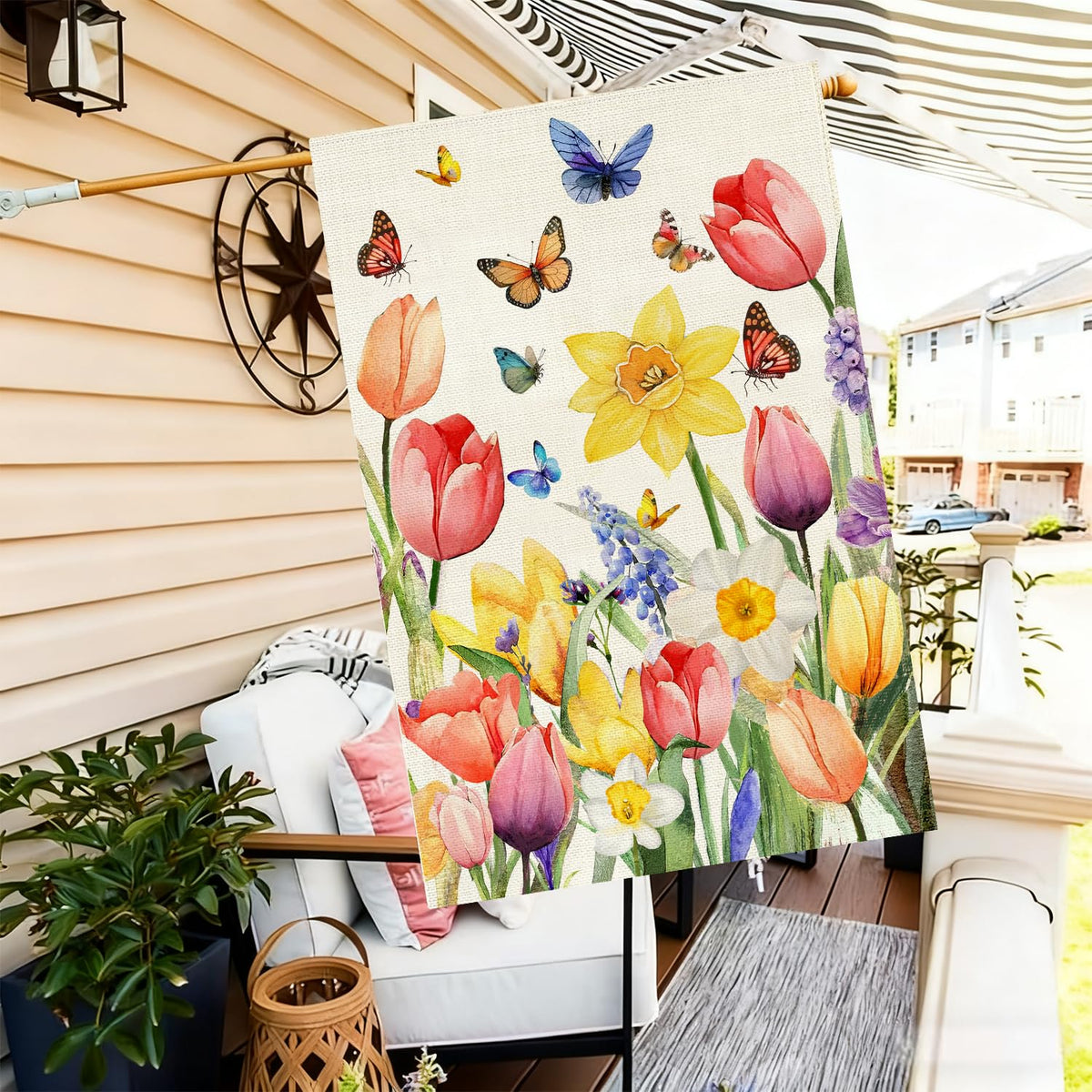 Baccessor Tulip-Flower flag brightens spring decor with lasting color