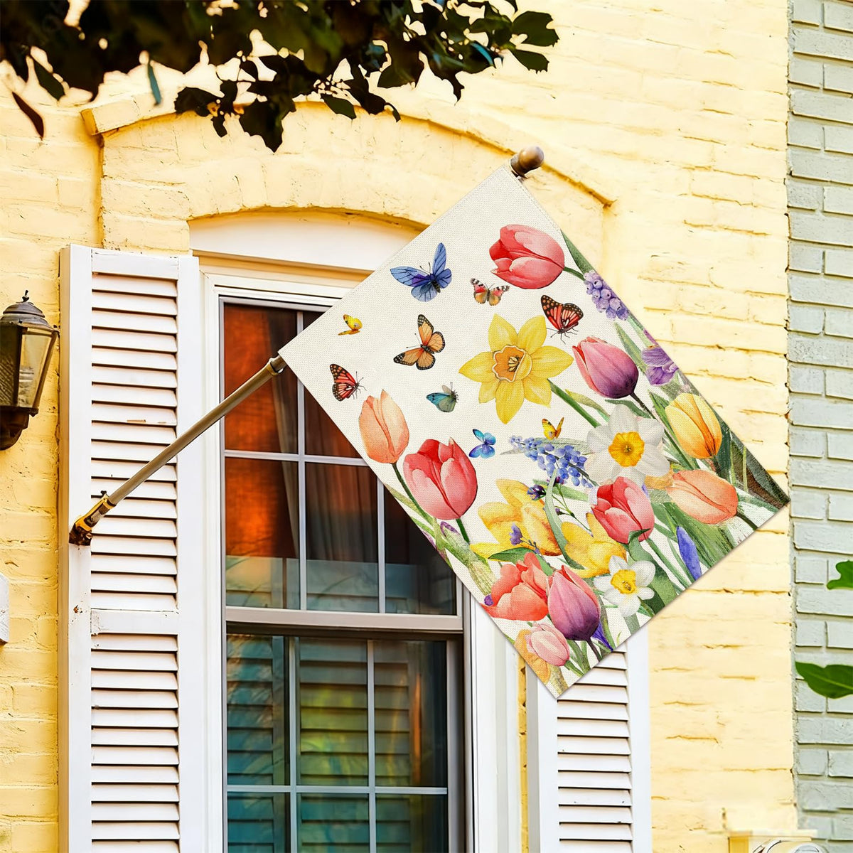 Baccessor Large 28x40 inch flag makes a bold seasonal statement