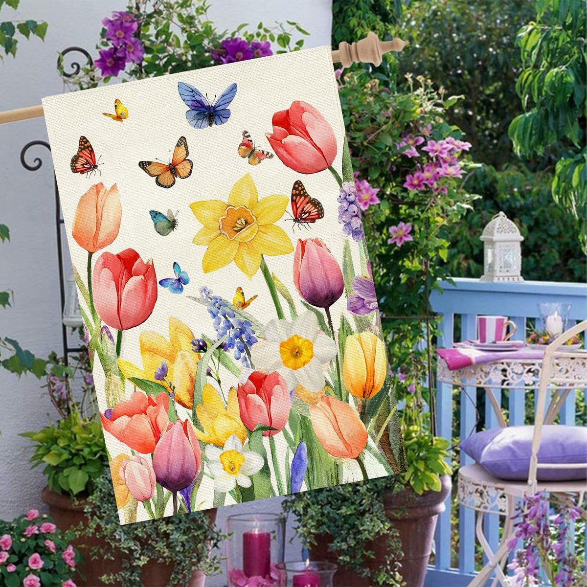 Baccessor Weatherproof fabric resists wind and rain for seasonal decor