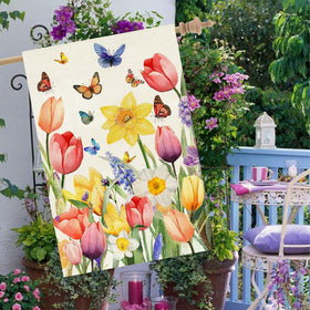 Baccessor Weatherproof fabric resists wind and rain for seasonal decor