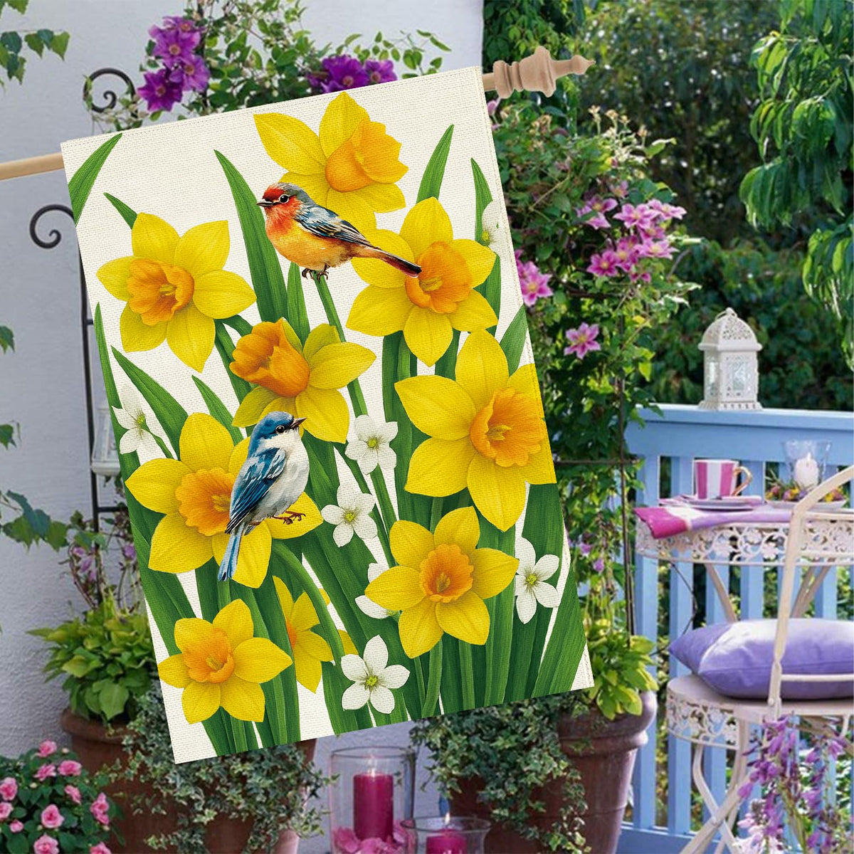 Baccessor Green leaf motif flag adds seasonal curb appeal.