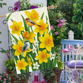 Baccessor Green leaf motif flag adds seasonal curb appeal.